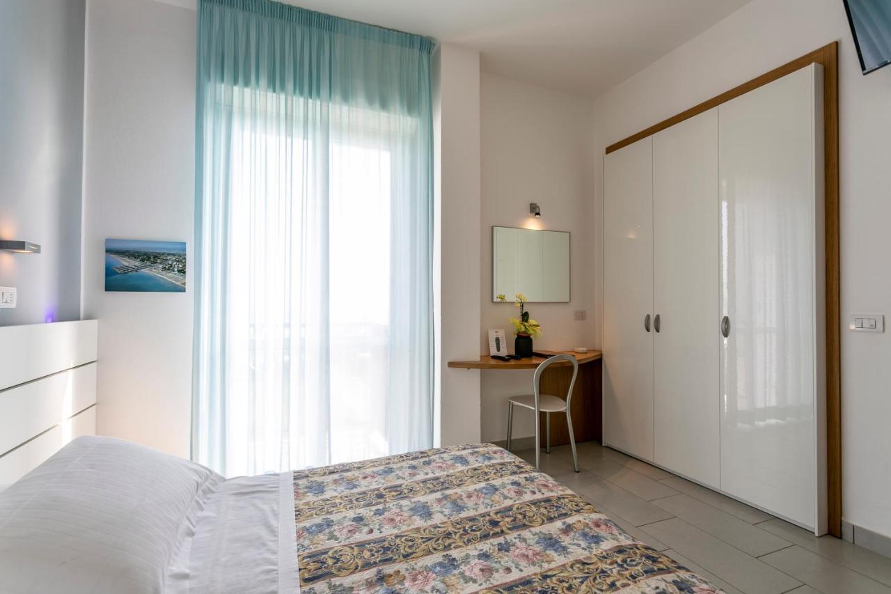 Hotel Baya - In Centro, Sul Mare Milano Marittima Ngoại thất bức ảnh